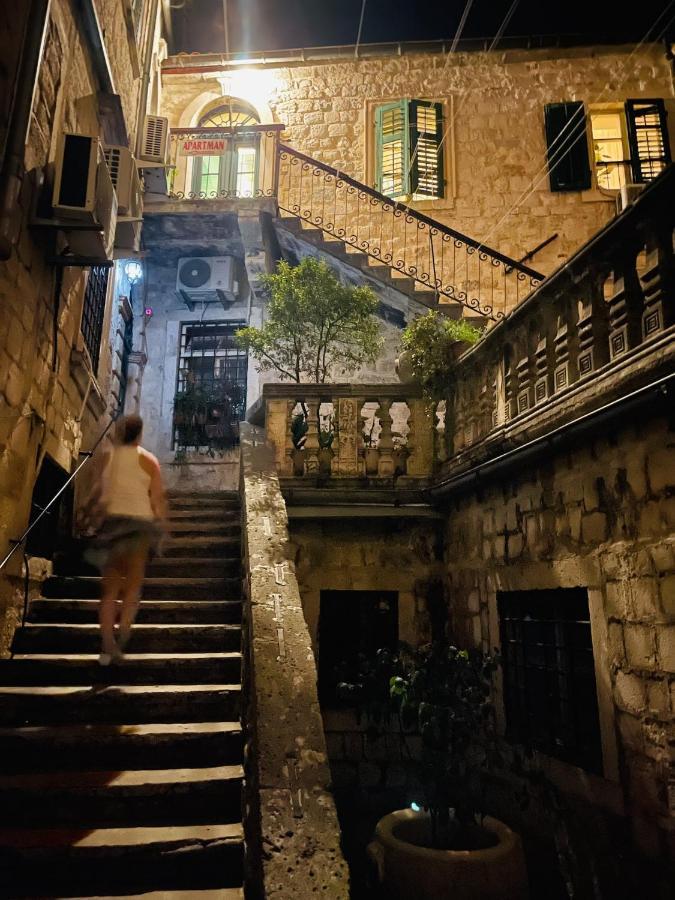 Cozy 2 Bedroom Apartment In Antique Bizanti Palace Kotor Dış mekan fotoğraf