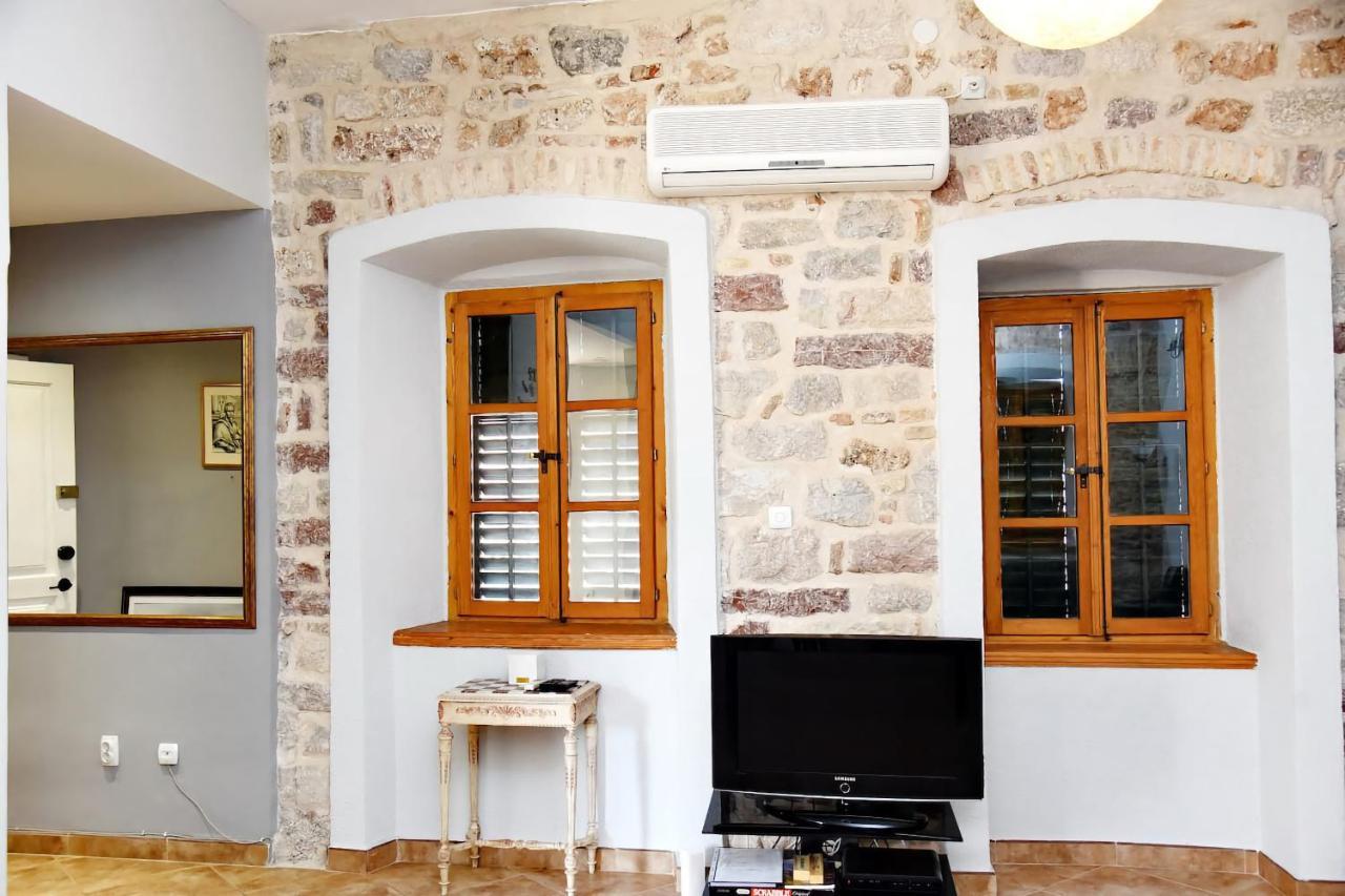 Cozy 2 Bedroom Apartment In Antique Bizanti Palace Kotor Dış mekan fotoğraf