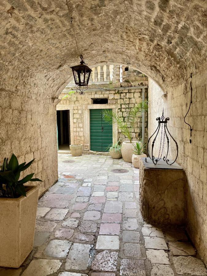 Cozy 2 Bedroom Apartment In Antique Bizanti Palace Kotor Dış mekan fotoğraf
